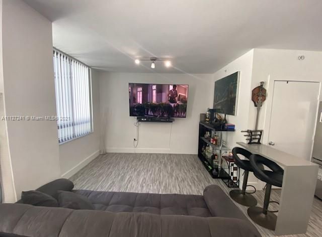 Recently Rented: $3,500 (1 beds, 1 baths, 793 Square Feet)