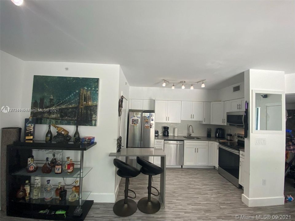 Recently Rented: $3,500 (1 beds, 1 baths, 793 Square Feet)