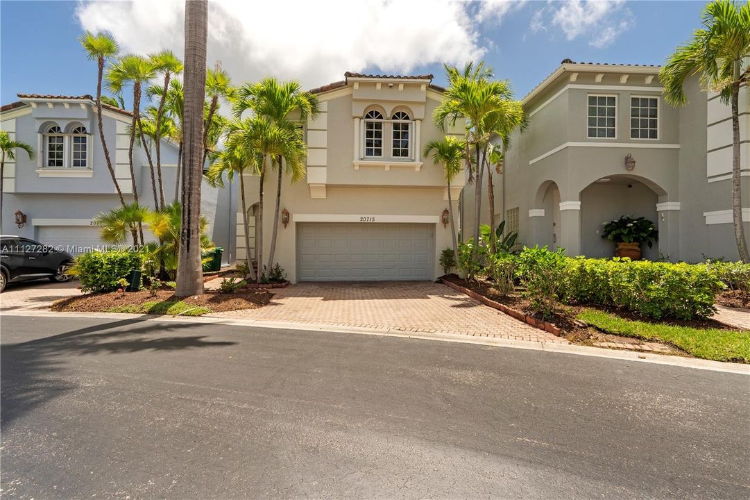 Recently Sold: $1,290,000 (4 beds, 3 baths, 2361 Square Feet)