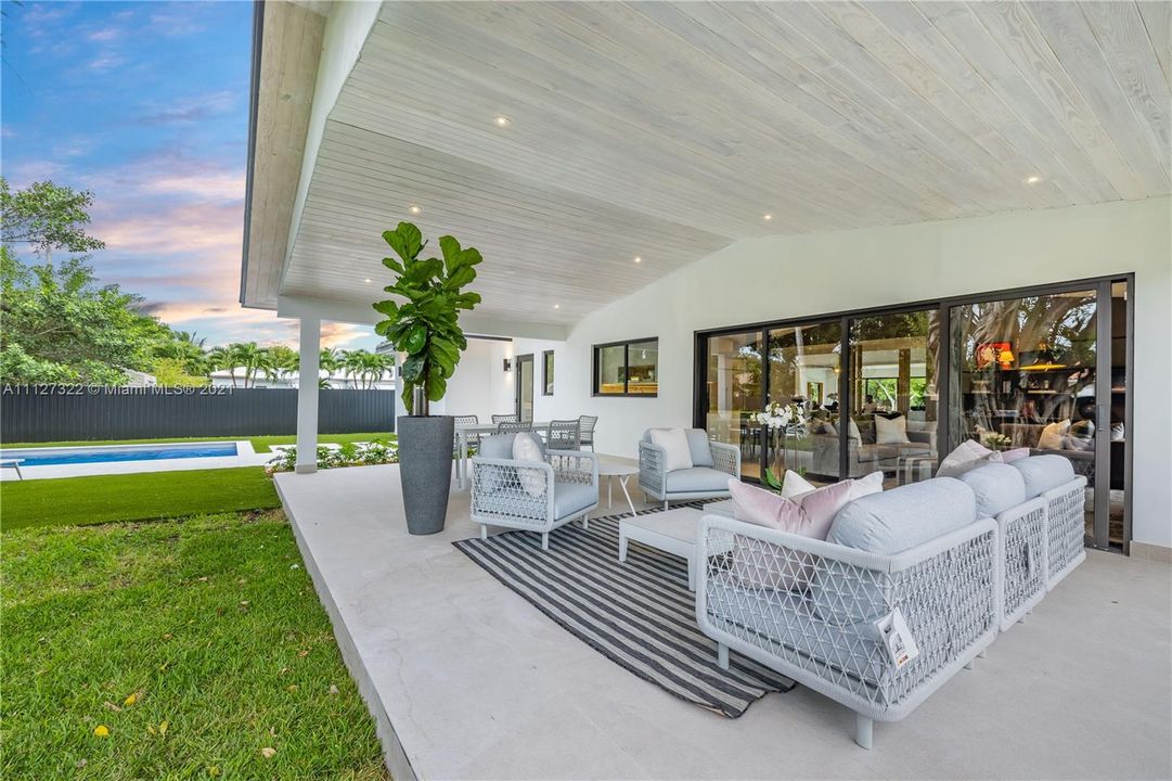 Recently Sold: $1,785,000 (5 beds, 3 baths, 3660 Square Feet)