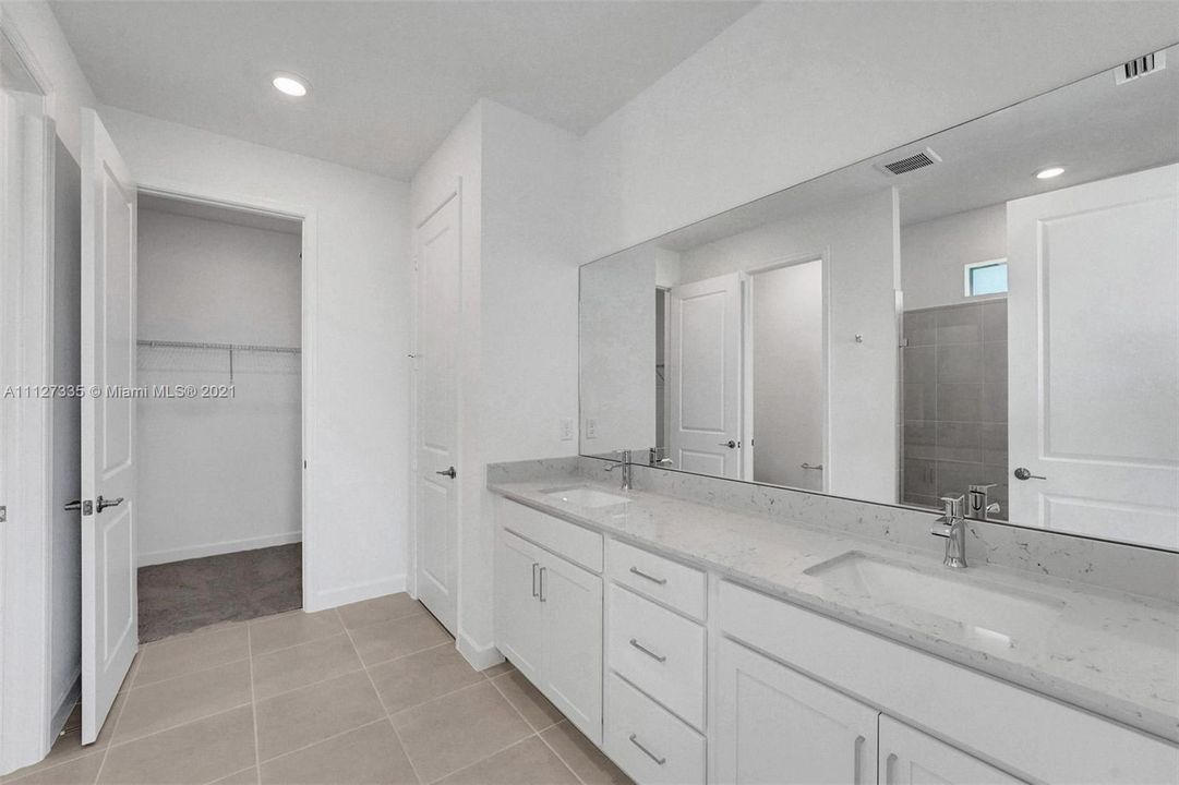 Recently Sold: $500,000 (3 beds, 2 baths, 1611 Square Feet)