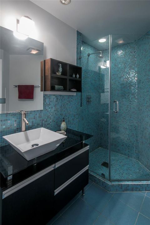 最近售出: $999,000 (2 贝兹, 2 浴室, 1250 平方英尺)