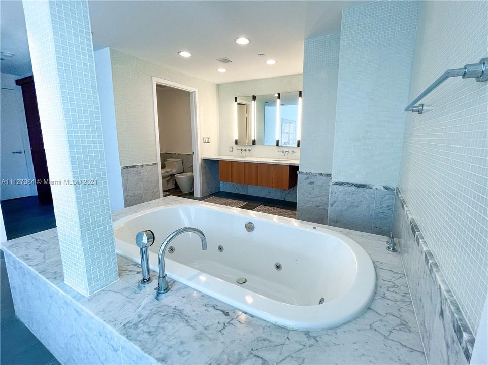 最近租的: $10,500 (2 贝兹, 2 浴室, 1755 平方英尺)