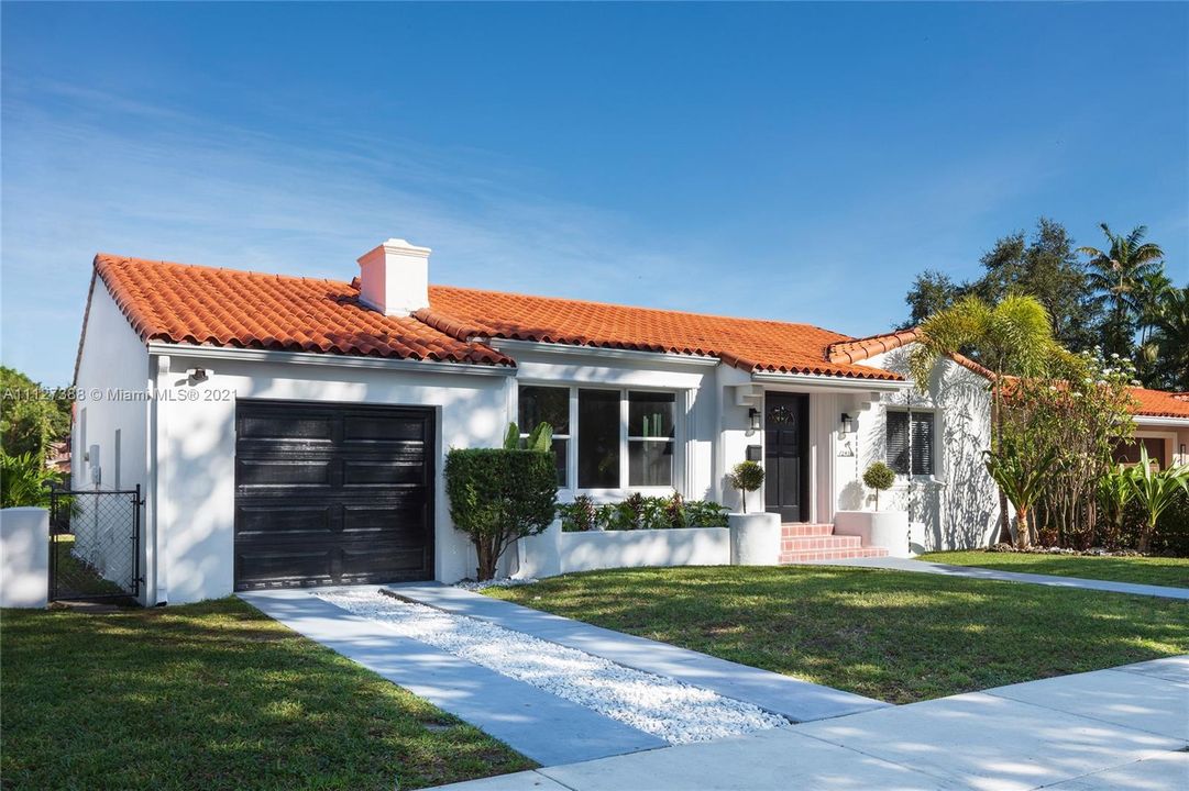 Recently Sold: $995,000 (4 beds, 3 baths, 1682 Square Feet)