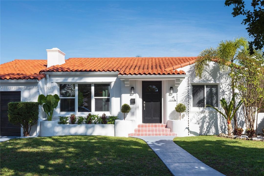Recently Sold: $995,000 (4 beds, 3 baths, 1682 Square Feet)