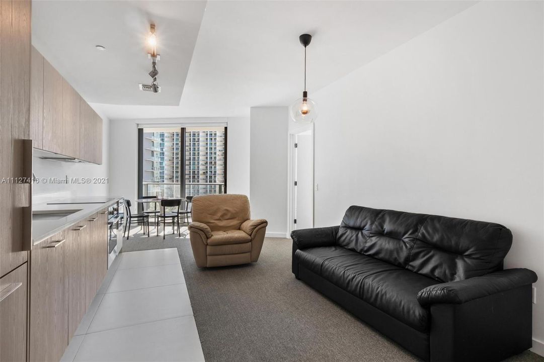 Recently Sold: $425,000 (1 beds, 1 baths, 746 Square Feet)