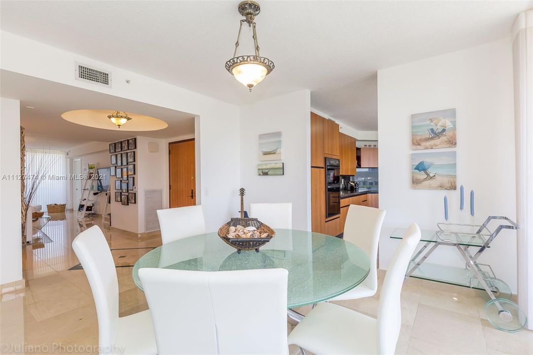 Recently Sold: $1,199,000 (2 beds, 2 baths, 1590 Square Feet)
