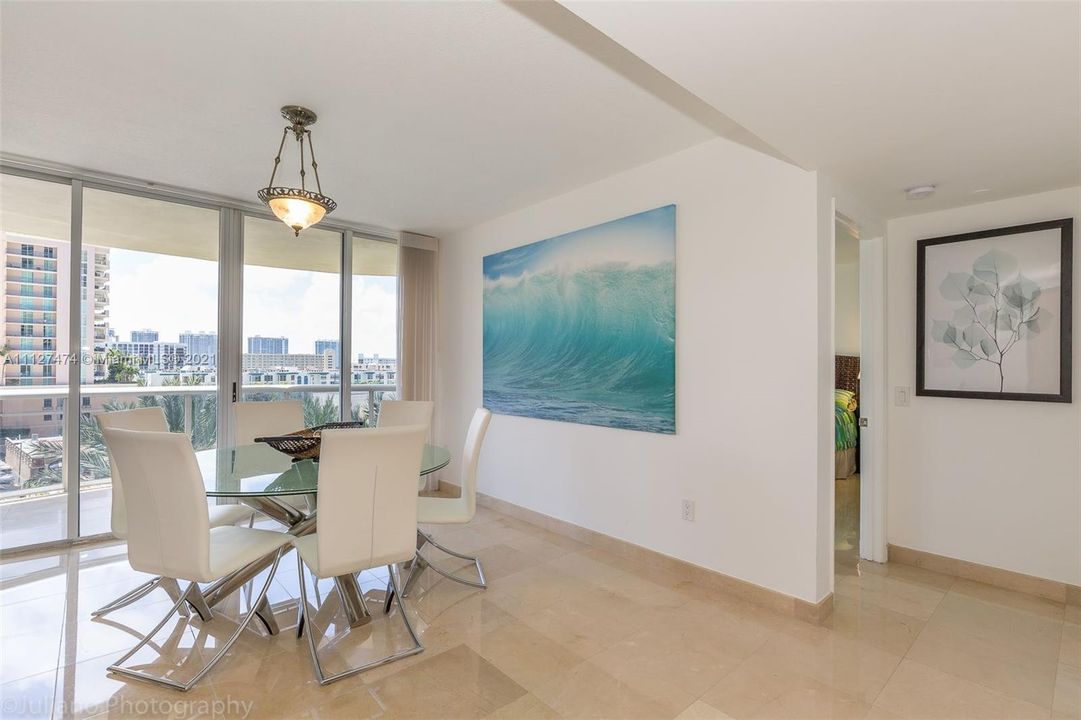 Recently Sold: $1,199,000 (2 beds, 2 baths, 1590 Square Feet)