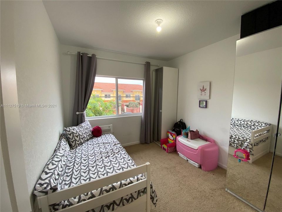 最近售出: $245,000 (2 贝兹, 2 浴室, 1104 平方英尺)