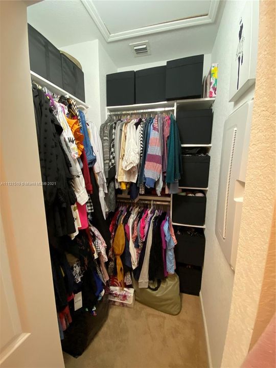 最近售出: $245,000 (2 贝兹, 2 浴室, 1104 平方英尺)