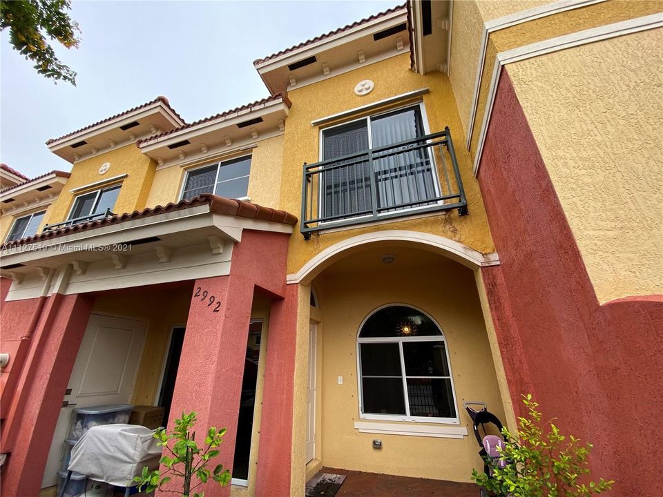 最近售出: $245,000 (2 贝兹, 2 浴室, 1104 平方英尺)