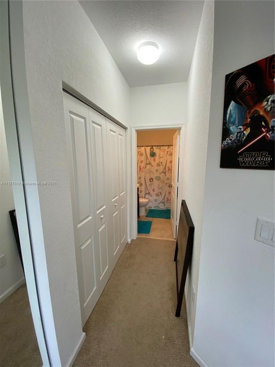 最近售出: $245,000 (2 贝兹, 2 浴室, 1104 平方英尺)