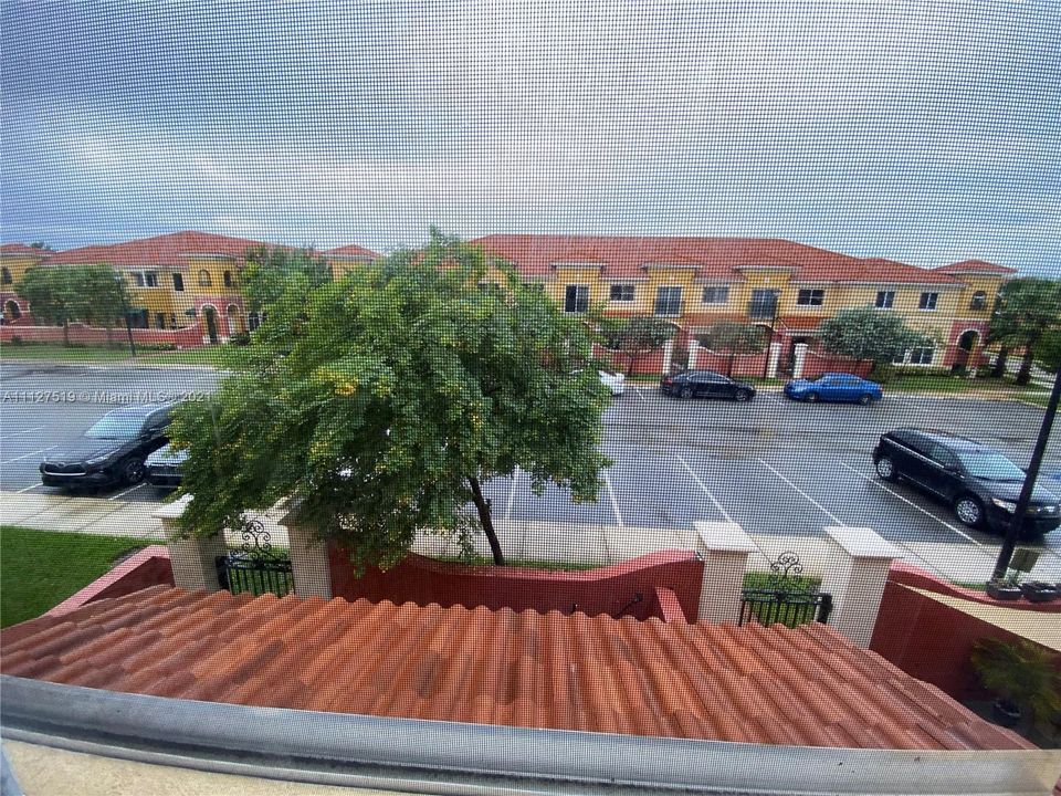 最近售出: $245,000 (2 贝兹, 2 浴室, 1104 平方英尺)