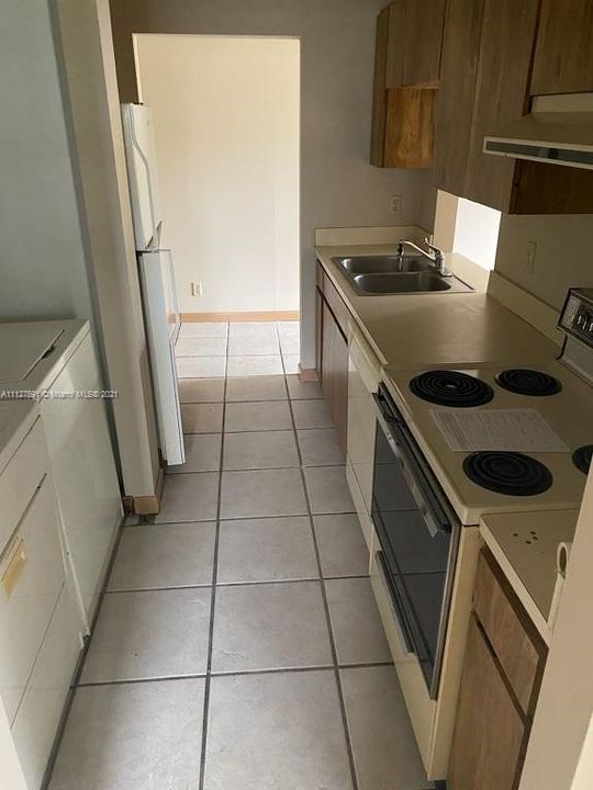 Recently Rented: $1,400 (2 beds, 1 baths, 2856 Square Feet)