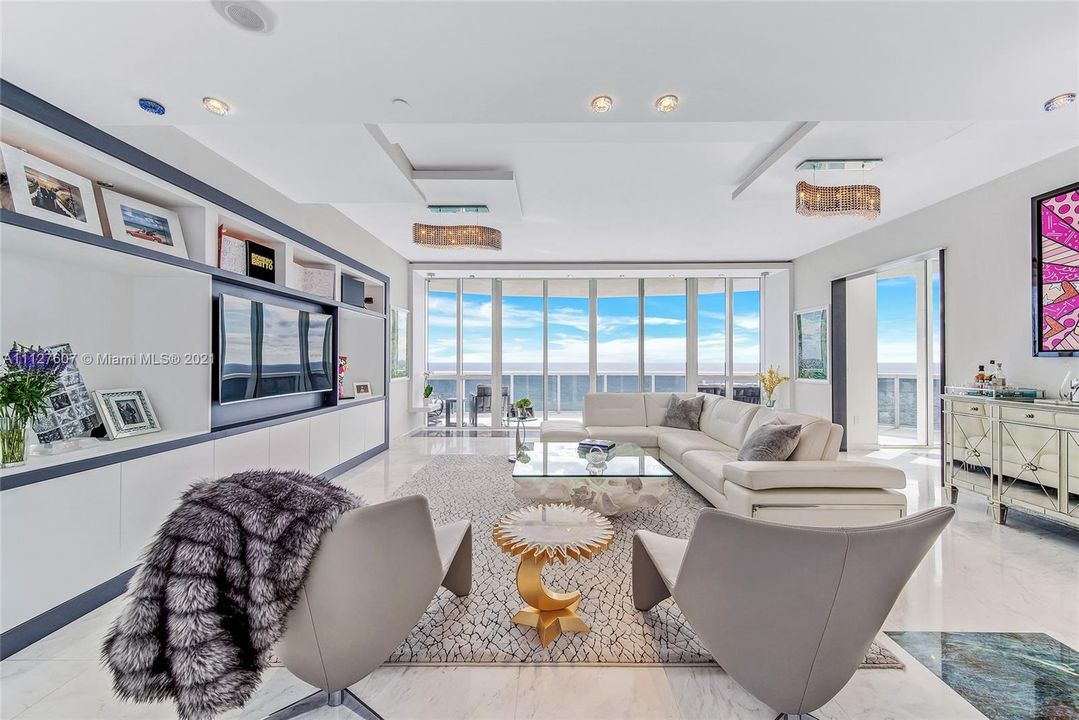 Recently Sold: $2,500,000 (3 beds, 3 baths, 2768 Square Feet)