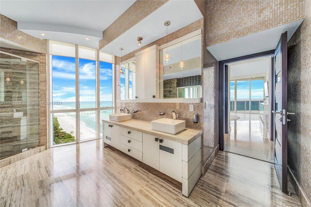 Recently Sold: $2,500,000 (3 beds, 3 baths, 2768 Square Feet)