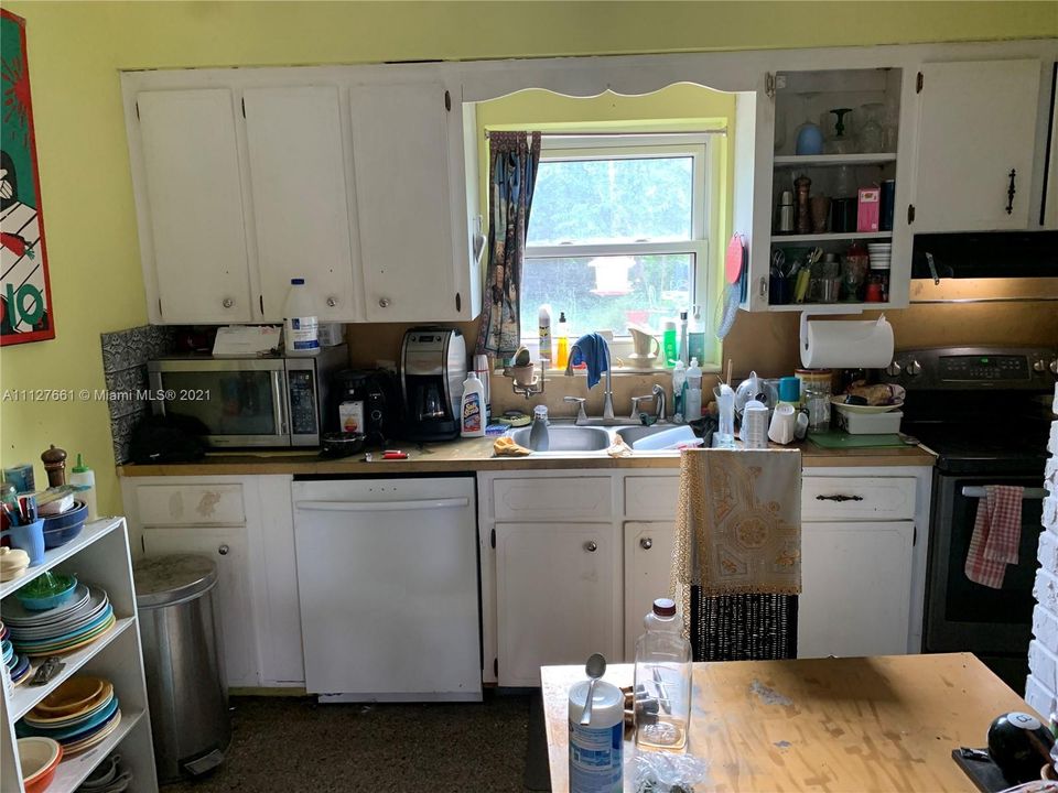 Recently Sold: $350,000 (2 beds, 1 baths, 1215 Square Feet)