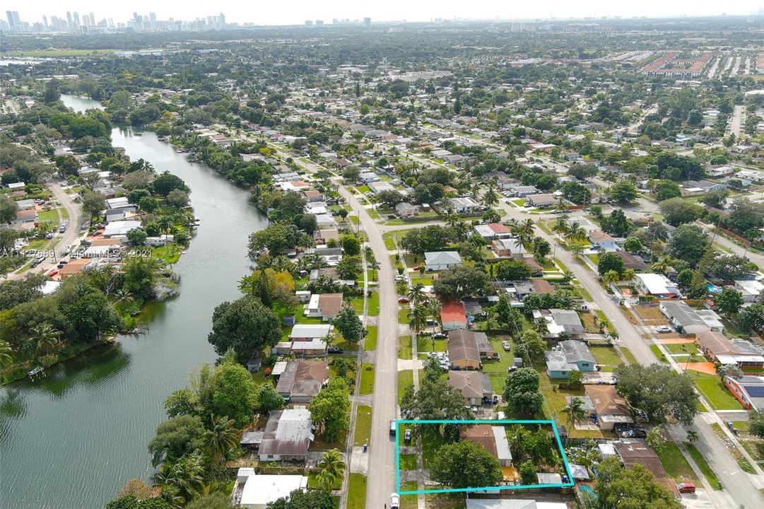 Recently Sold: $350,000 (4 beds, 2 baths, 1164 Square Feet)