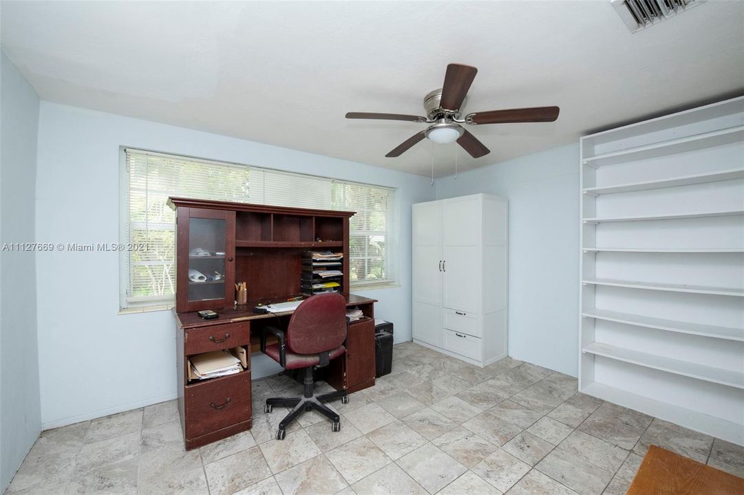 Recently Sold: $350,000 (4 beds, 2 baths, 1164 Square Feet)