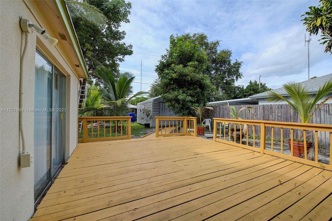 Recently Sold: $350,000 (4 beds, 2 baths, 1164 Square Feet)