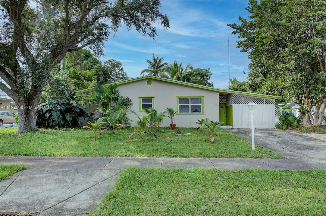 Recently Sold: $350,000 (4 beds, 2 baths, 1164 Square Feet)