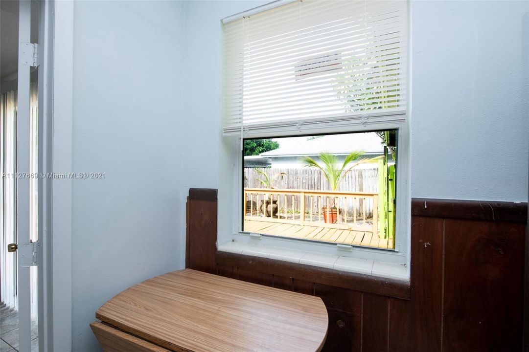 Recently Sold: $350,000 (4 beds, 2 baths, 1164 Square Feet)