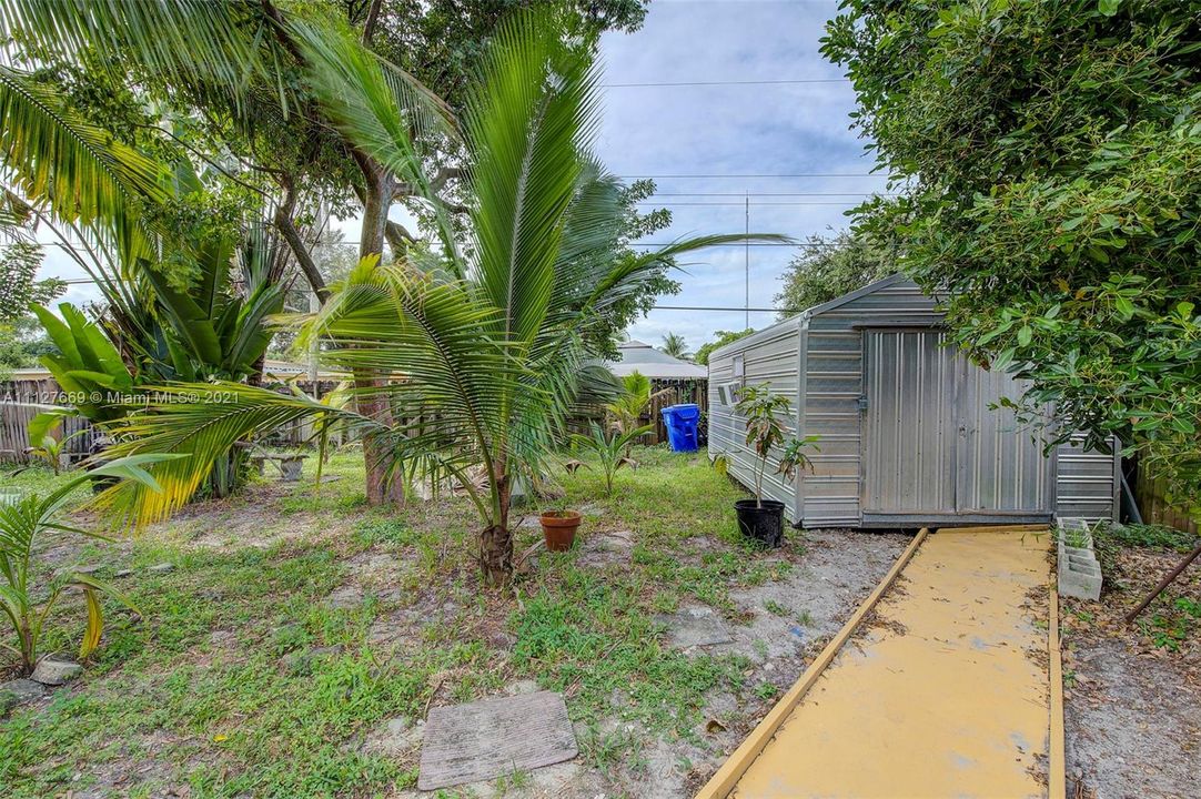 Recently Sold: $350,000 (4 beds, 2 baths, 1164 Square Feet)