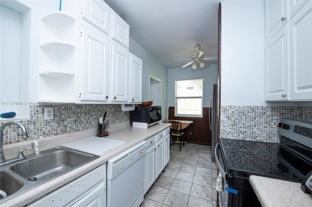 Recently Sold: $350,000 (4 beds, 2 baths, 1164 Square Feet)