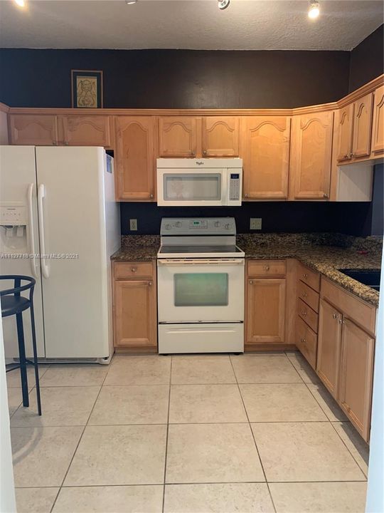 Recently Rented: $2,595 (3 beds, 2 baths, 1418 Square Feet)