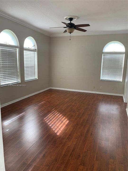 Recently Rented: $2,595 (3 beds, 2 baths, 1418 Square Feet)