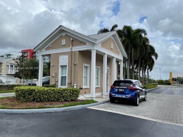 Recently Sold: $480,000 (3 beds, 2 baths, 2062 Square Feet)