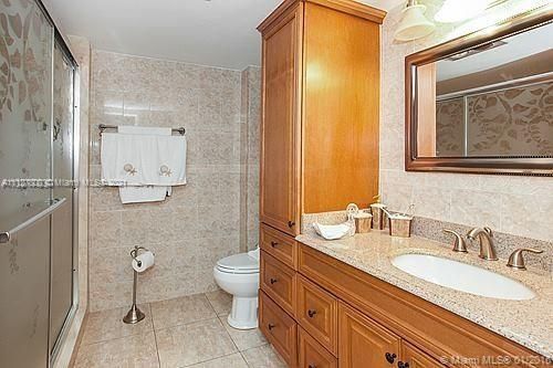 最近售出: $646,500 (2 贝兹, 2 浴室, 1632 平方英尺)