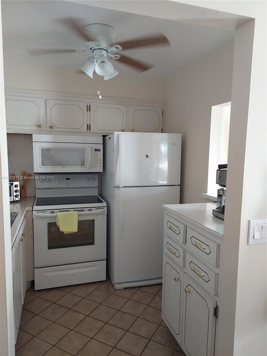 Recently Sold: $129,000 (1 beds, 1 baths, 721 Square Feet)
