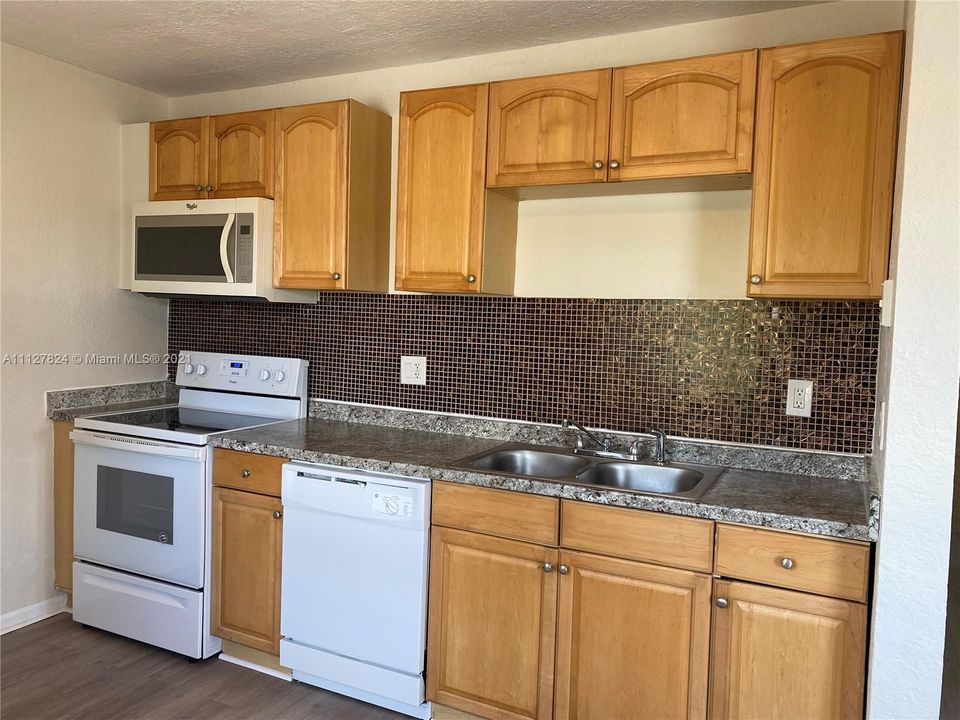 Recently Rented: $2,600 (3 beds, 2 baths, 1359 Square Feet)