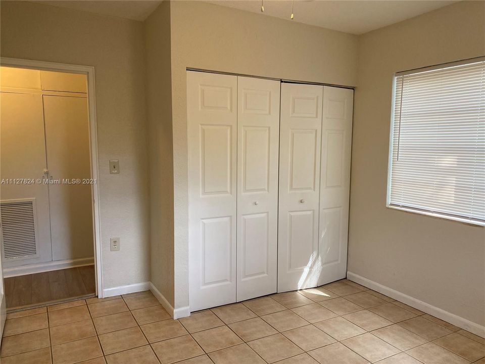 Recently Rented: $2,600 (3 beds, 2 baths, 1359 Square Feet)
