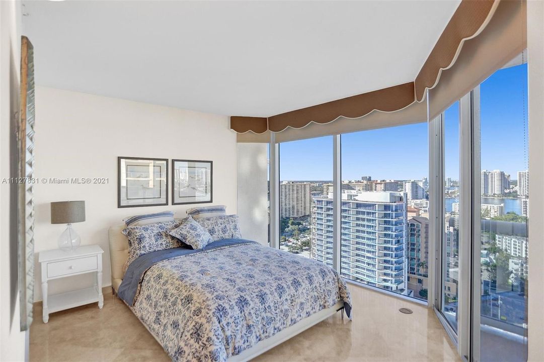 Recently Sold: $2,350,000 (3 beds, 3 baths, 2090 Square Feet)