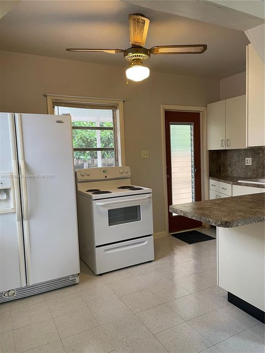 Recently Rented: $1,350 (1 beds, 1 baths, 600 Square Feet)
