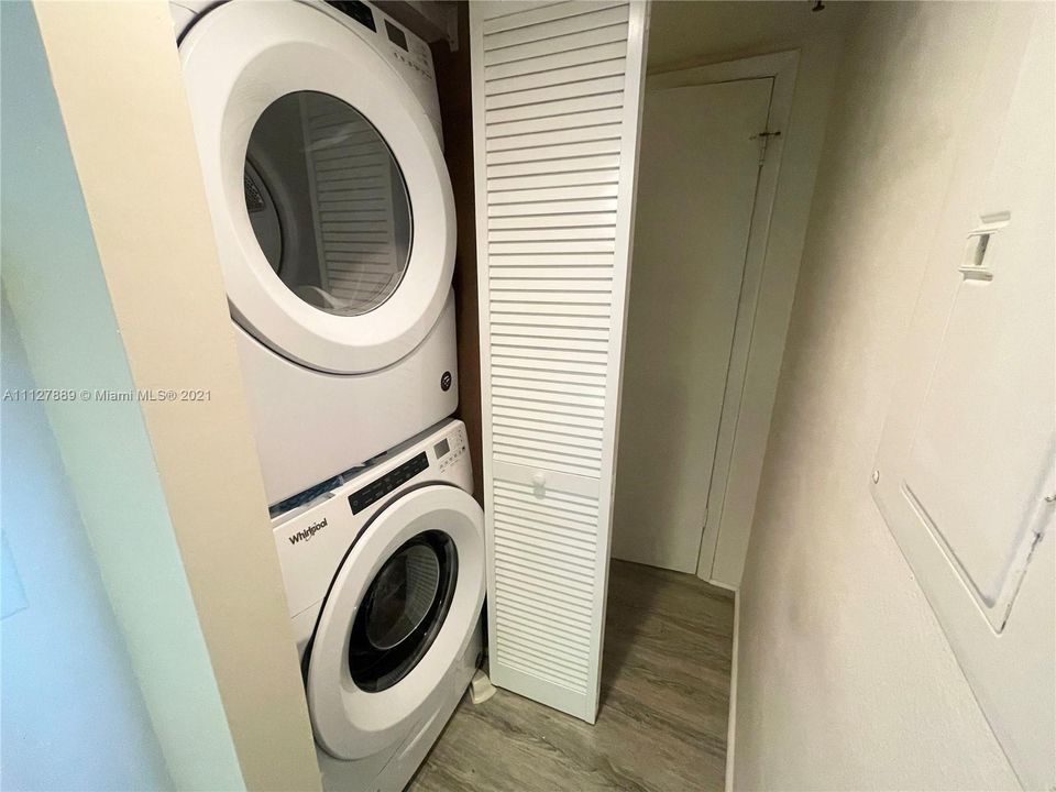 Недавно продано: $209,900 (1 спален, 1 ванн, 733 Квадратных фут)
