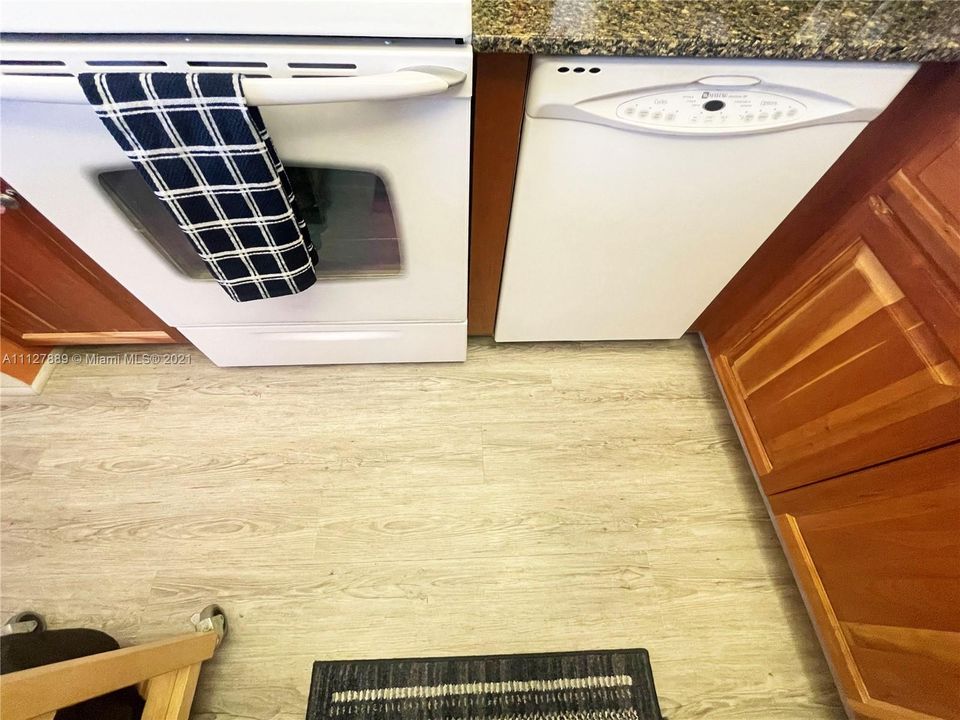 Недавно продано: $209,900 (1 спален, 1 ванн, 733 Квадратных фут)