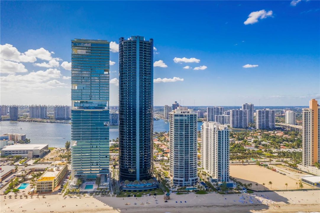 Recently Sold: $4,700,000 (3 beds, 4 baths, 3171 Square Feet)