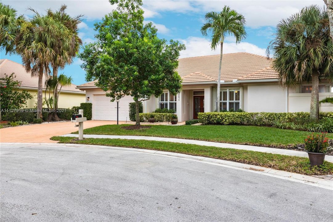 Recently Sold: $850,000 (4 beds, 3 baths, 2413 Square Feet)