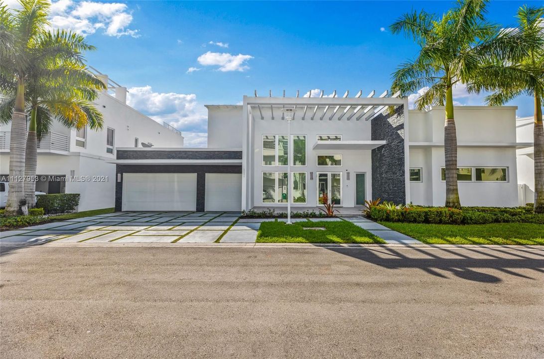 Recently Sold: $1,850,000 (5 beds, 6 baths, 3638 Square Feet)