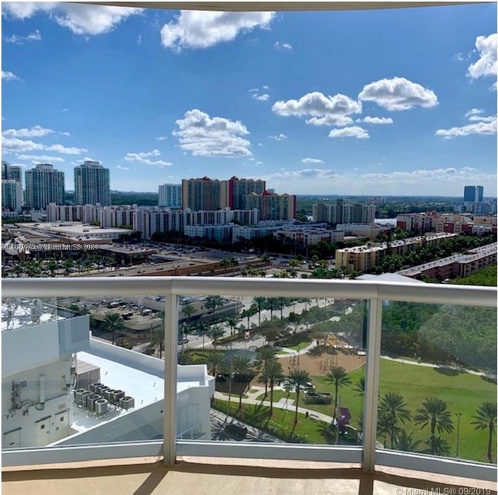 Recently Sold: $600,000 (2 beds, 2 baths, 908 Square Feet)