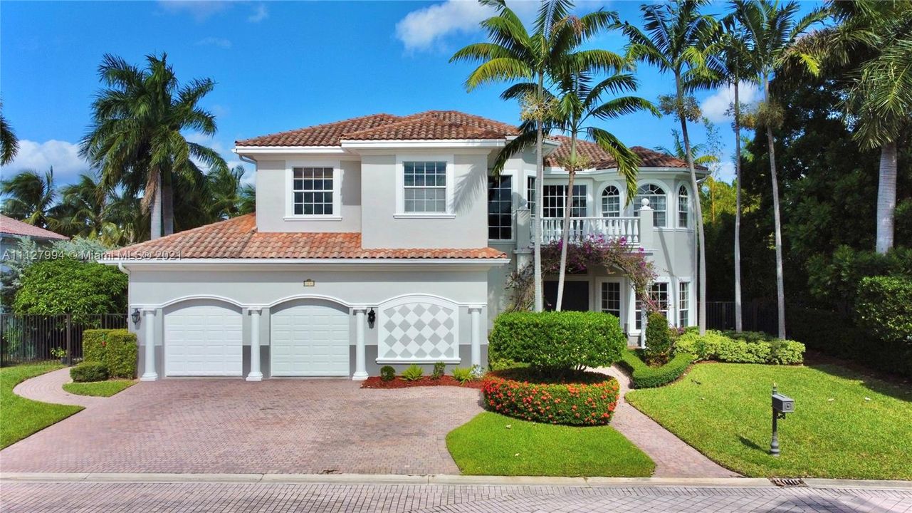 Recently Sold: $3,300,000 (6 beds, 5 baths, 4479 Square Feet)