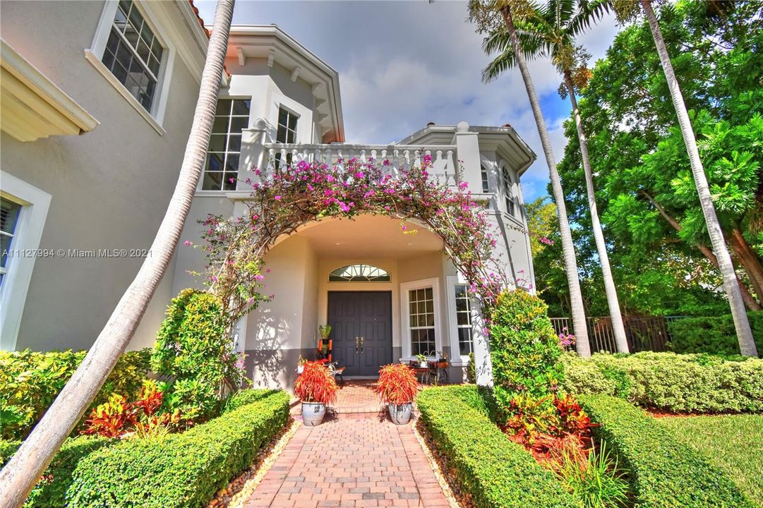 Recently Sold: $3,300,000 (6 beds, 5 baths, 4479 Square Feet)