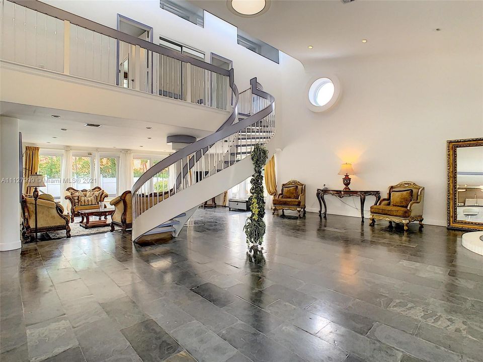 Recently Sold: $2,925,000 (4 beds, 3 baths, 3520 Square Feet)