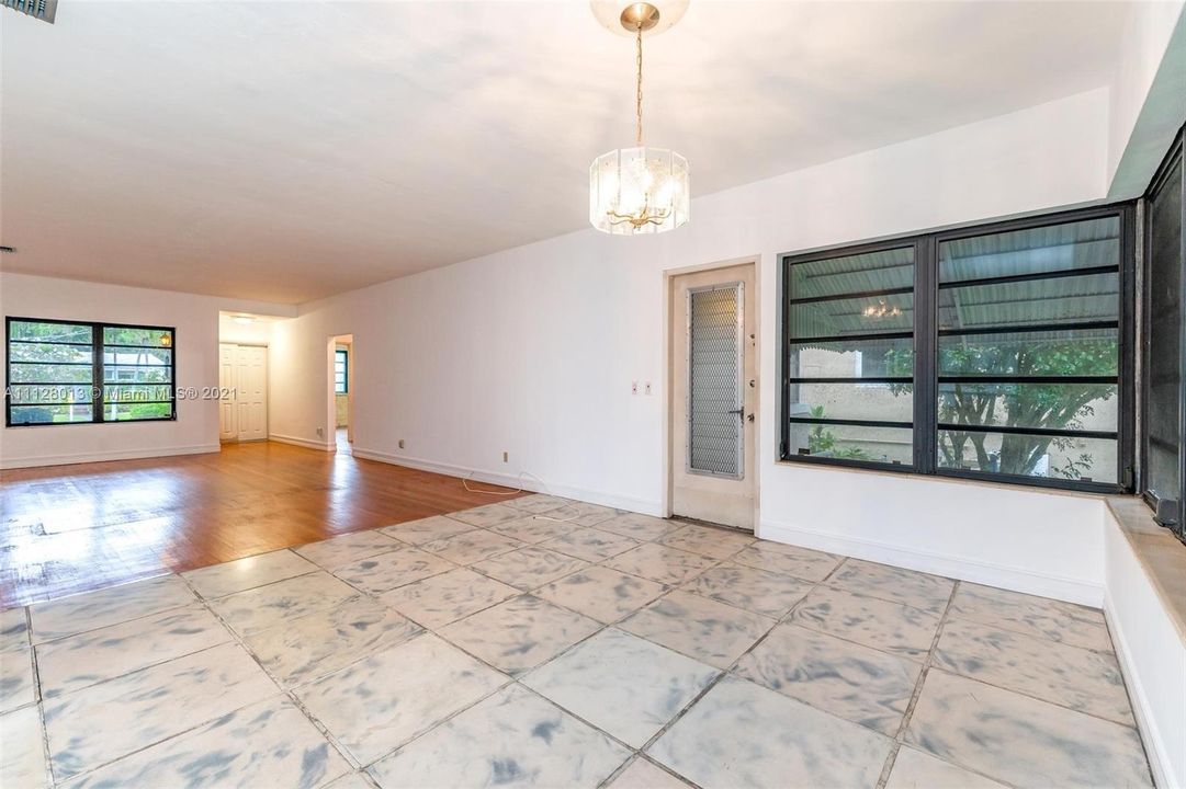 Recently Sold: $1,000,000 (3 beds, 2 baths, 1779 Square Feet)