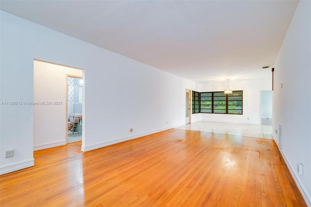 Recently Sold: $1,000,000 (3 beds, 2 baths, 1779 Square Feet)