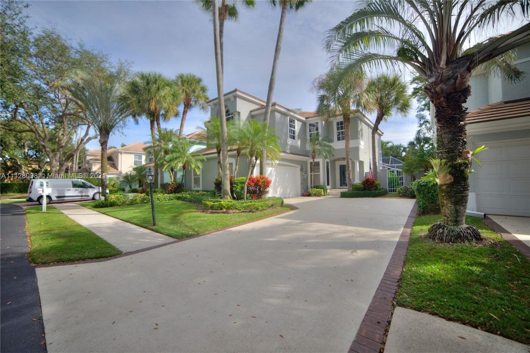 Recently Sold: $1,399,900 (3 beds, 2 baths, 2502 Square Feet)