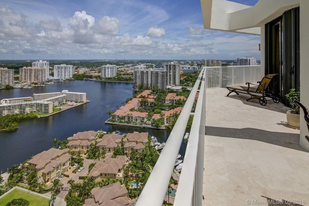 Recently Sold: $1,995,000 (3 beds, 3 baths, 3390 Square Feet)